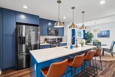 Image de Luxury Home in the Heart of Gordon Square!