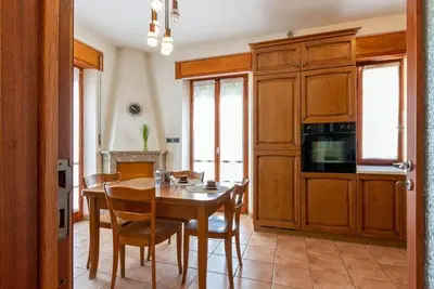 Se069 - Senigallia, large four-room apartment convenient to services