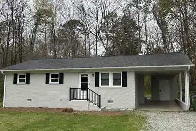 Image de Cozy Retreat 203 - Private house, fully stocked for the whole family to enjoy!