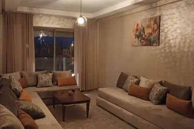 Image de A quiet apartment 3 mins walk to the beach with high speed internet and netflix