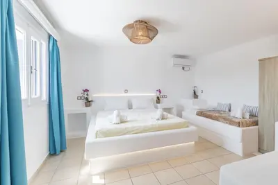 Image de Maison de vacances 'Mykonian Breeze Deluxe Apartment' avec vue sur les montagnes et climatisation