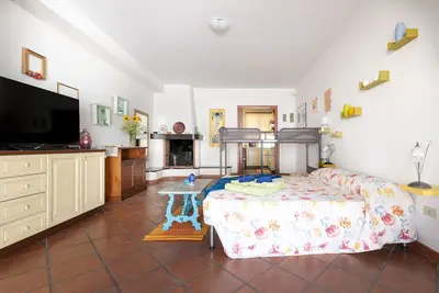 Image de Appartement 'La Terra Di Mezzo' avec balcon, Wi-Fi et climatisation