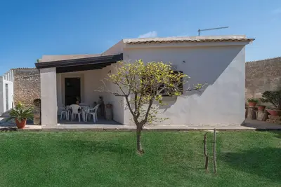 Maison de vacances 'Ape Ermy' avec jardin partagé, Wi-Fi et climatisation