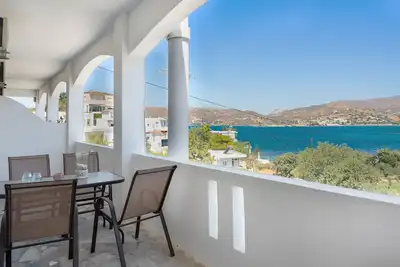 Image de Appartement 'Akrogiali House Drimonas' avec vue sur la mer, Wi-Fi et climatisation