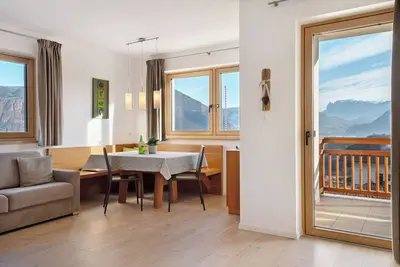 Image de Appartement \"Egarter Sauvignon\" avec vue sur les montagnes, piscine partagée et Wi-Fi