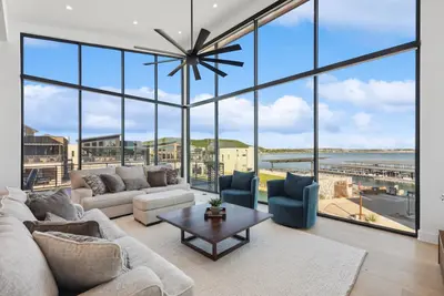 Image de New Glass Water View at Pk *4bed/4. 5 bath | Games, Paddle Boards & Kayaks!