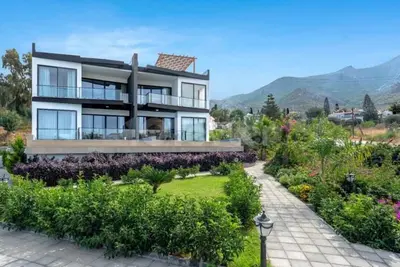 Image de Kıbrıs’ın en iyi konumunda, özel havuzlu 3 oda -4 banyolu eviniz sizi bekliyor