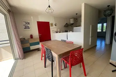 Image de Condo de 2 chambres en centre ville de Moule. Idéal entre amis