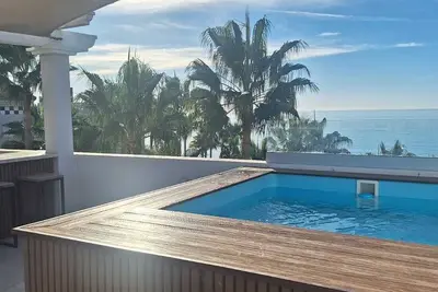 Image de Renovated penthouse with balcony right at the sea front, next to the old town.