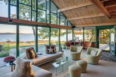 Image de Oak Point Bluff! Oceanfront!
