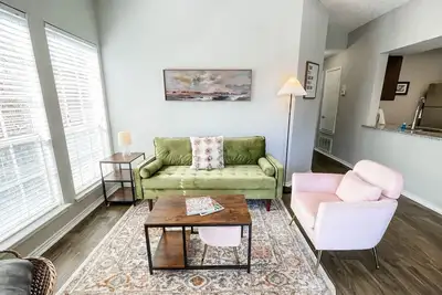 Image de Pool View Escape - Near Shops & Dining