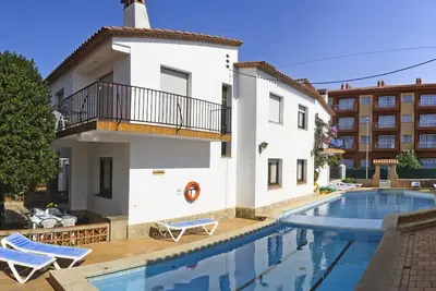 Image de Villa T5 près de la plage avec piscine et parking gratuits, Wi-Fi inclus