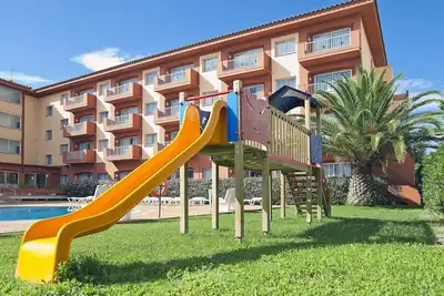 Image de Appartement Confortable à 400m de la Plage, Rénové, avec Piscine, Climatisation et WiFi Inclus