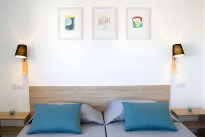 Image de Appartement Confortable à 400m de la Plage avec Piscine, Wifi et A/C