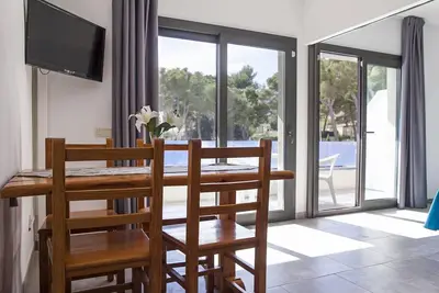 Image de Appartement Rénové avec Piscine, Clim et Wifi à 150m de la Plage