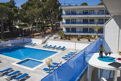 Appartement moderne à 150m de la plage, piscine, clim, WiFi, parking, proche centre à Castell-Platja d'Aro