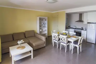 Appartement moderne avec piscine, proche plage et centre, idéal pour familles