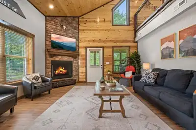 Image de 3br w/Hot Tub + Fireplace + Game Room! Great Location!