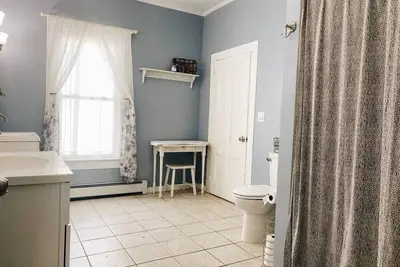 Image de Entire home, filled with beauty!