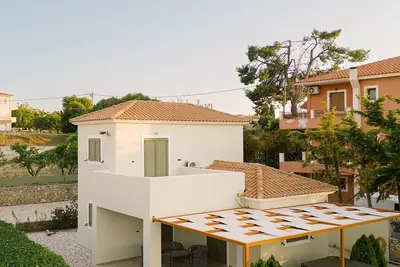 Image de Vr Villa Anthia - 2 bed 2 bath Villa with a private jacuzzi and a shared pool