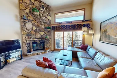 Image de On River Trail! Pool, Hot Tub, Elevator. Walk to Dining, Events, Weddings