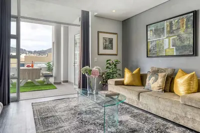 Image de 2 Bedroom  2 Bathroom  Classic Luxury Sentinel Apartment