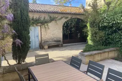 Image de Charmante maison de village avec piscine au pied du Luberon