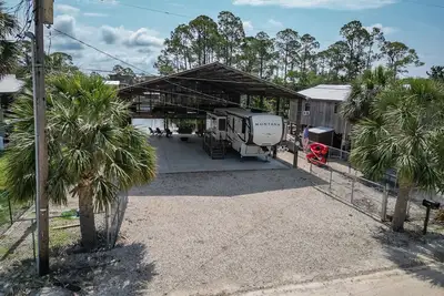 Image de Water-Front Cedar Island Luxury camping. (see video)