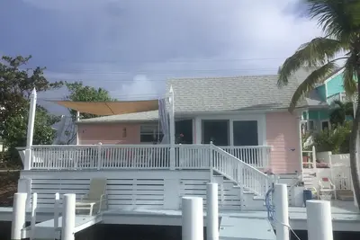 Image de Waterfront Villa with deck to enjoy the scenic views & historical lighthouse.