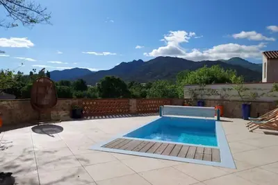 Image de Charmante maison en pierre avec piscine proche de la mer
