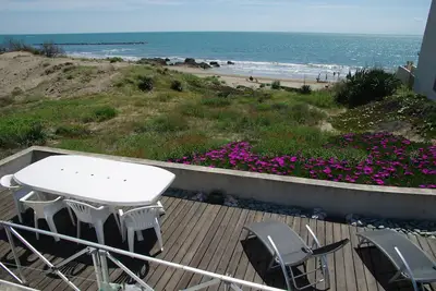 Image de Mobil-home bord de mer sur terrain privé, terrasse vue mer, parking privé
