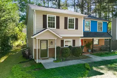 Image de Stroll to Downtown Alpharetta & Avalon Shops