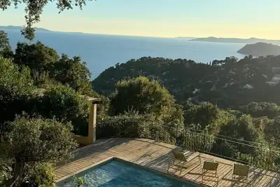 Image de Belle villa familiale avec piscine et superbe vue mer