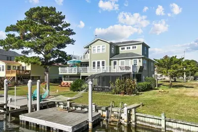 Image de Garber Harbor in Colington Harbor Waterfront Canal  Hot Tub Jimmy Buffett Bar