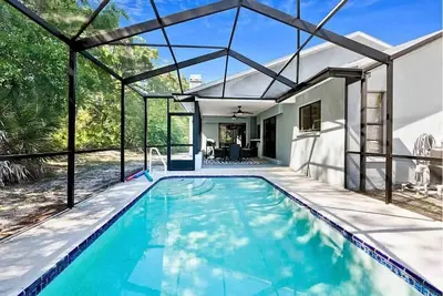Image de 🌴 Hudson Retreat | 3-Bedroom Pool Home – Your Private Coastal Oasis!