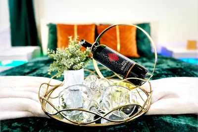 Image de Quiet place to relax / Ultra Fast Free Wi-Fi 3. Min Downtown Utica New Hospital