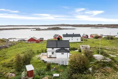 Image de Maison confortable à Norddyrøy avec.