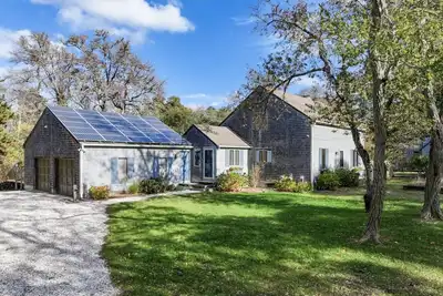 Image de New! Spacious Eastham Retreat, 3bd/2ba, Bike Path, Dog-Friendly, Fenced Yard