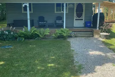 Image de Lakefront 2bedroom cottage with loft! Right on Lake Erie! Private beach!