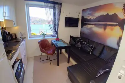 Image de \"Bergen Sunrise\" Studio apartment on the Fjord. \nSelf check in; 1 free parking.