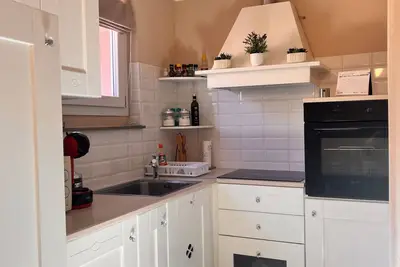 Image de Elegant and cozy, very close to all services. Animals Allowed