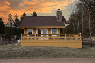 Image de Pet-friendly home in quintessential and quiet mountain town.