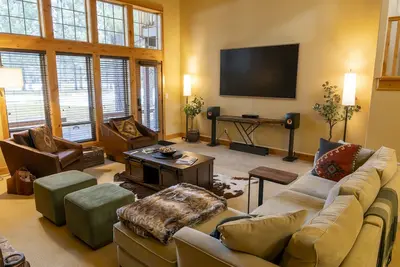 Image de Lux home fully stocked near Ski/Hike/Bike/Downtown