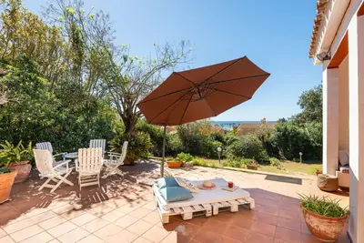 Image de Belle maison de vacances privée pour 6 personnes avec Tv, patio et parking