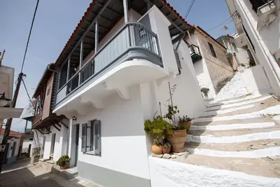 Image de A beautiful, newly renovated, fully equipped traditional house in Glossa