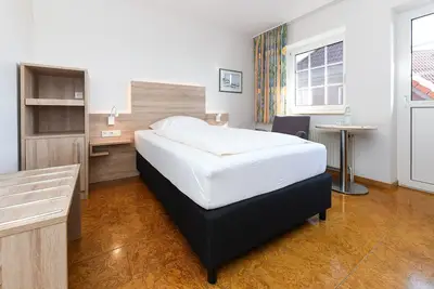 Image de Doppelzimmer Nichtraucher Kategorie I - Doppelzimmer in der Hotel-pension Störtebeker