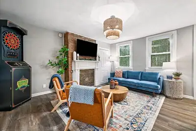 Image de Cozy Southside Pitt home w/ Pool Table +Yard