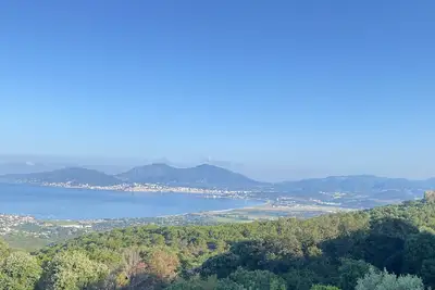 Villa vue exceptionnelle pour vacances de rêve au calme entre mer et montagne