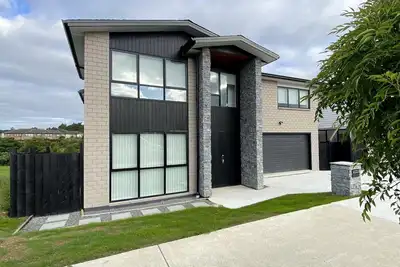 Image de Extra-Large Brand-New House 9 Bedrooms 6 Bathrooms