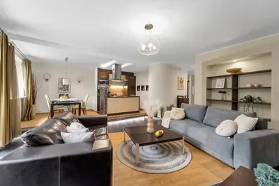 Image de 90m2 Prestige Suite - Parking & Jacuzzi & AirCon by Rentujemy